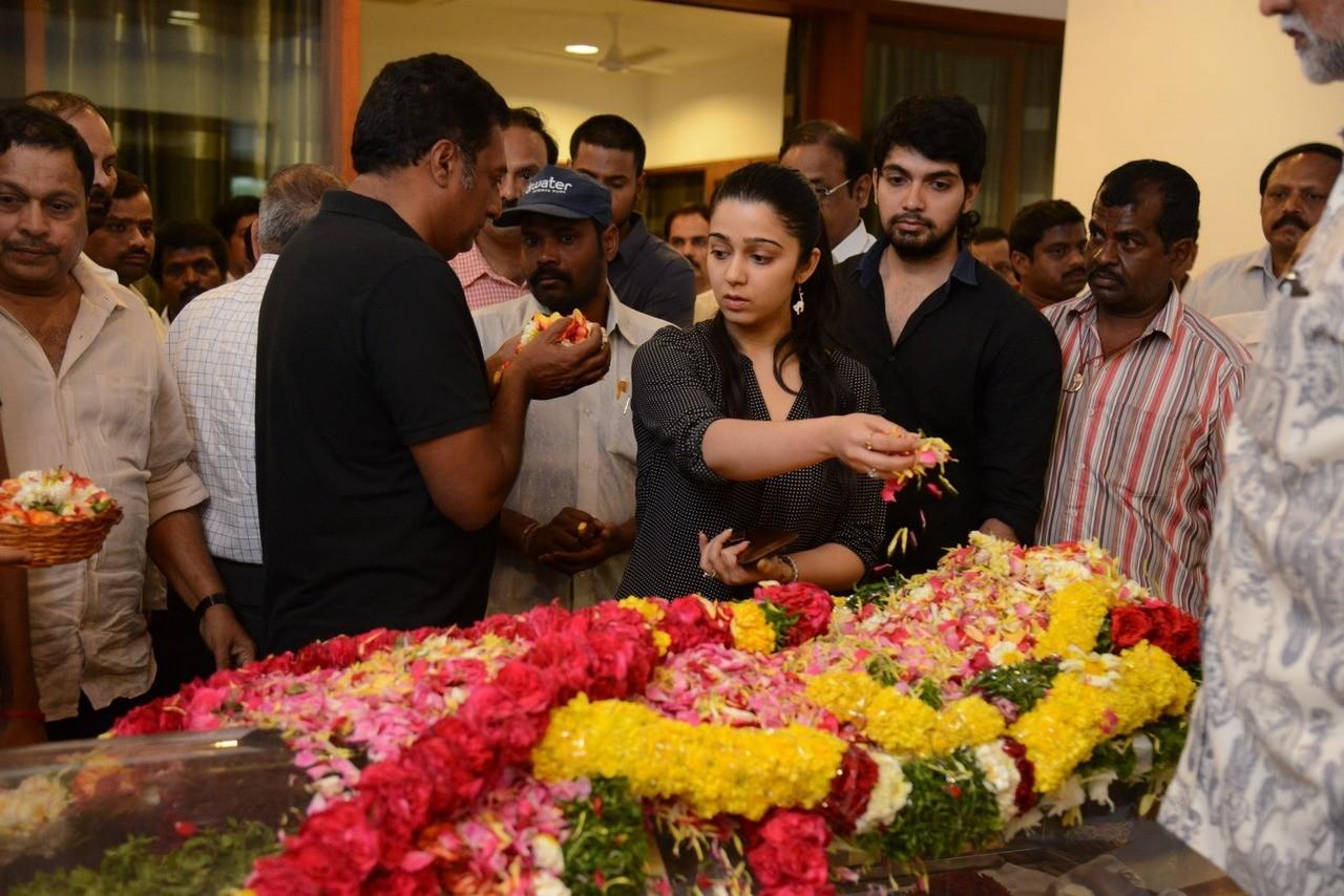 Tollywood Celebs Pay Tribute To Ramanaidu