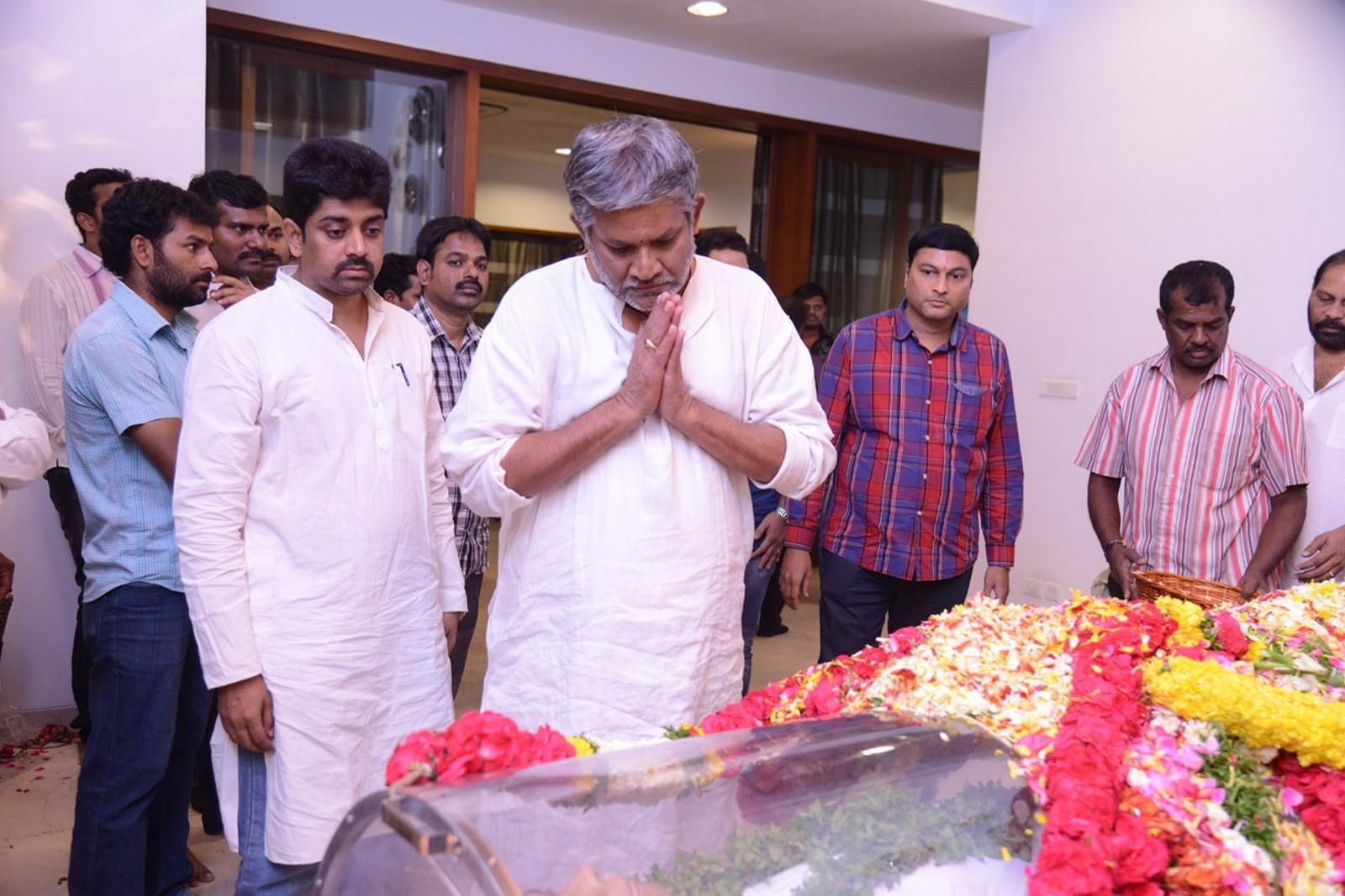 Tollywood Celebs Pay Tribute To Ramanaidu