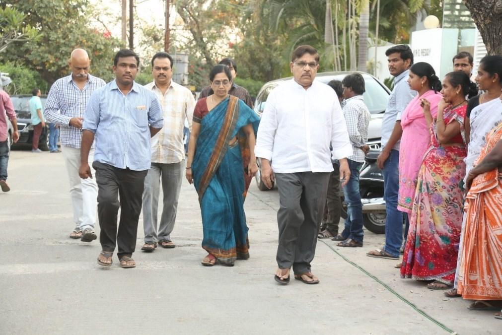 Tollywood Celebs Pay Tribute To Ramanaidu