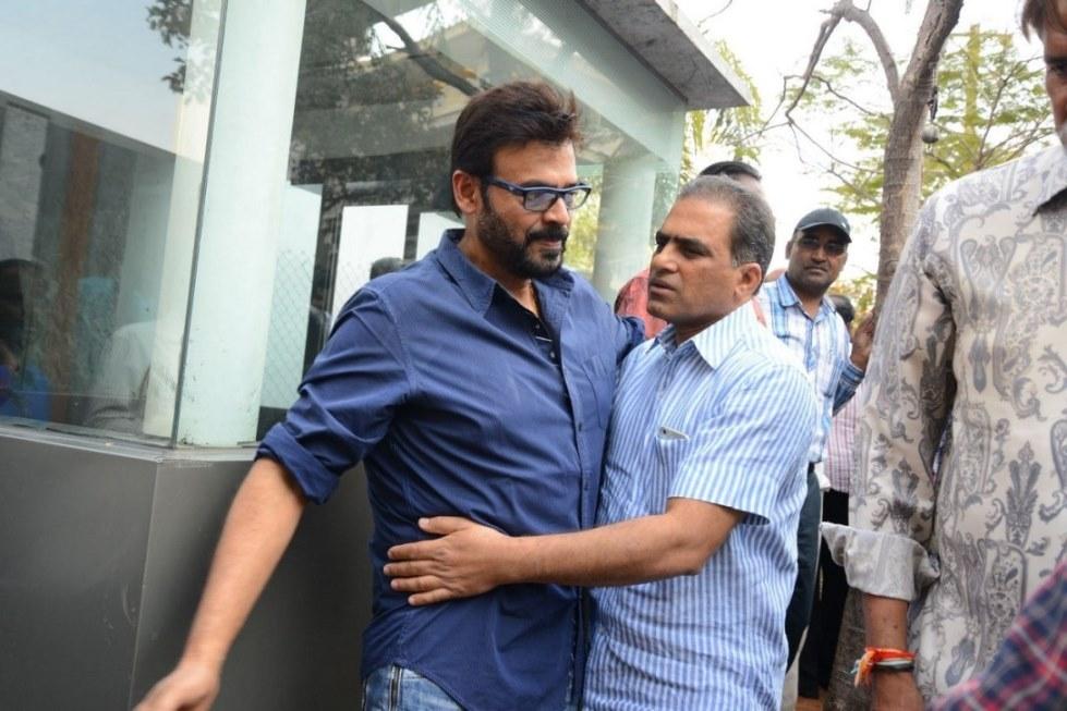 Tollywood Celebs Pay Tribute To Ramanaidu