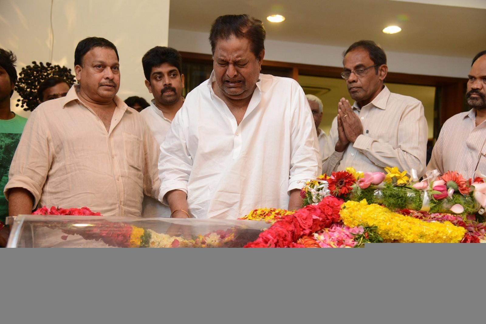 Tollywood Celebs Pay Tribute To Ramanaidu