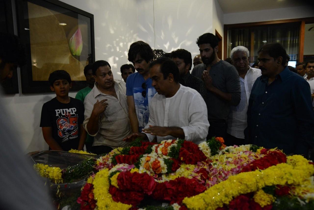 Tollywood Celebs Pay Tribute To Ramanaidu