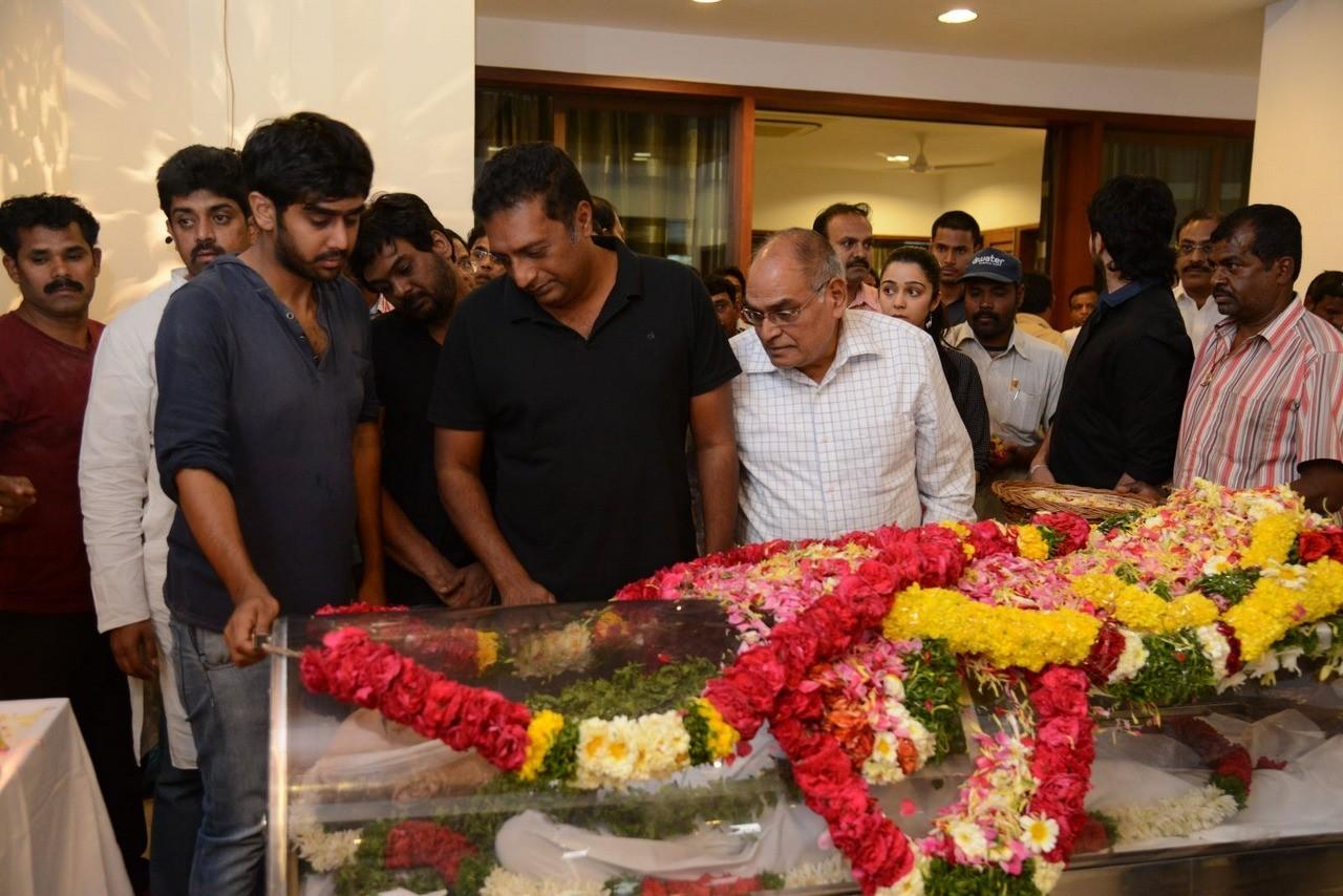 Tollywood Celebs Pay Tribute To Ramanaidu