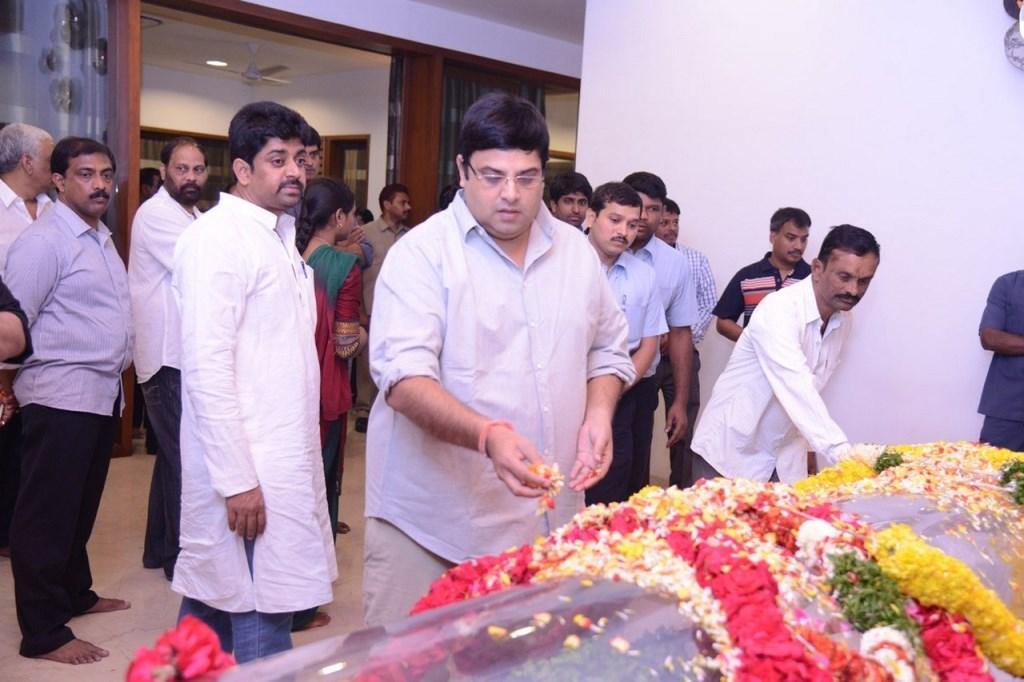 Tollywood Celebs Pay Tribute To Ramanaidu