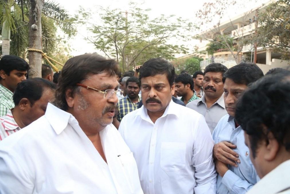 Tollywood Celebs Pay Tribute To Ramanaidu