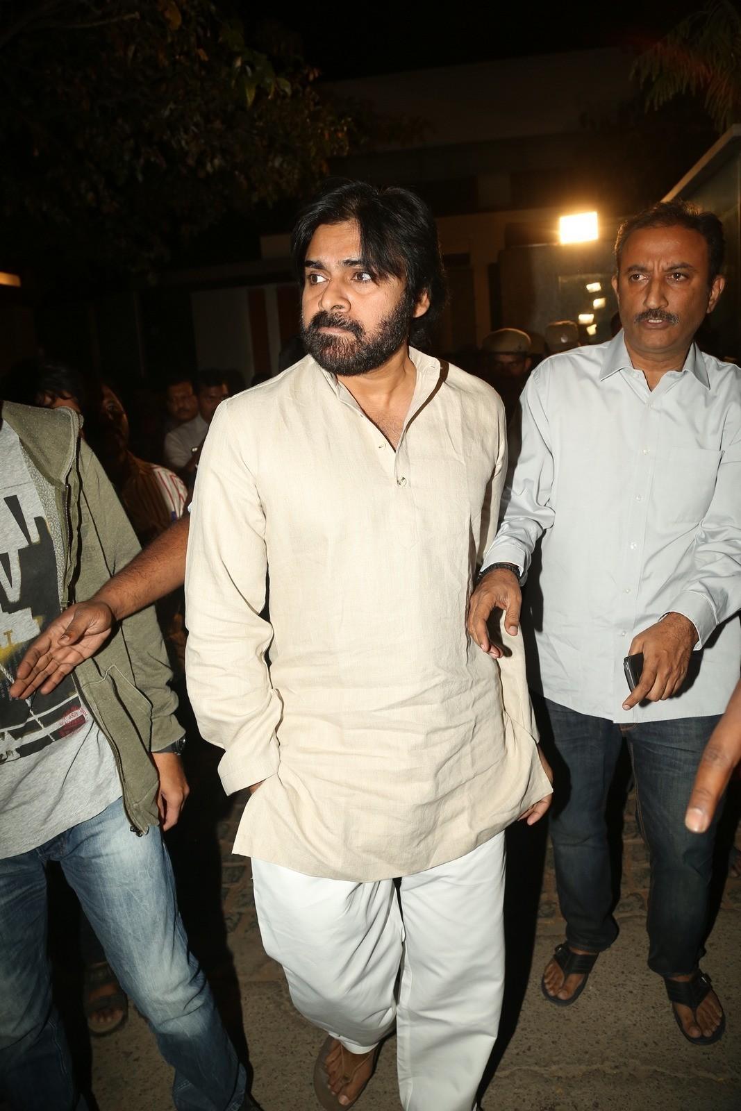 Tollywood Celebs Pay Tribute To Ramanaidu