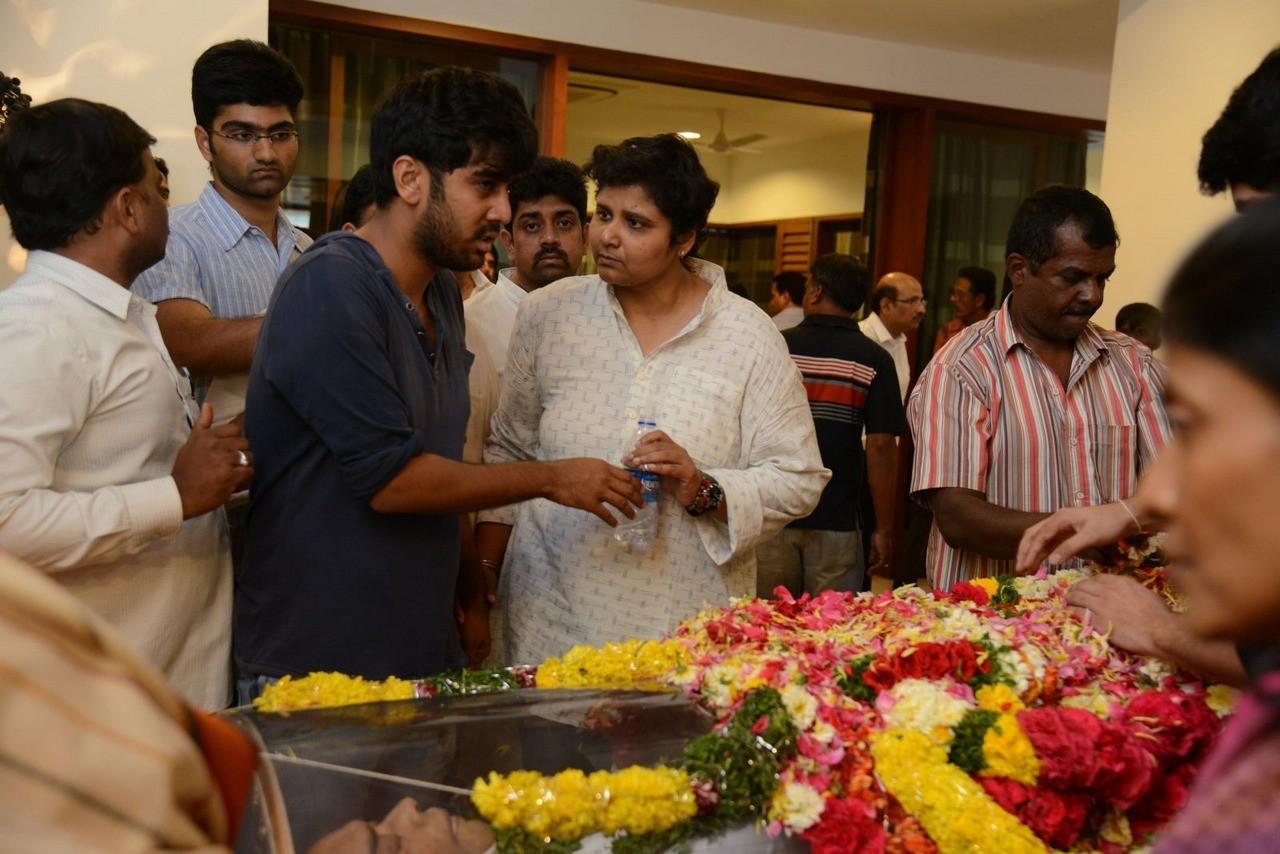Tollywood Celebs Pay Tribute To Ramanaidu