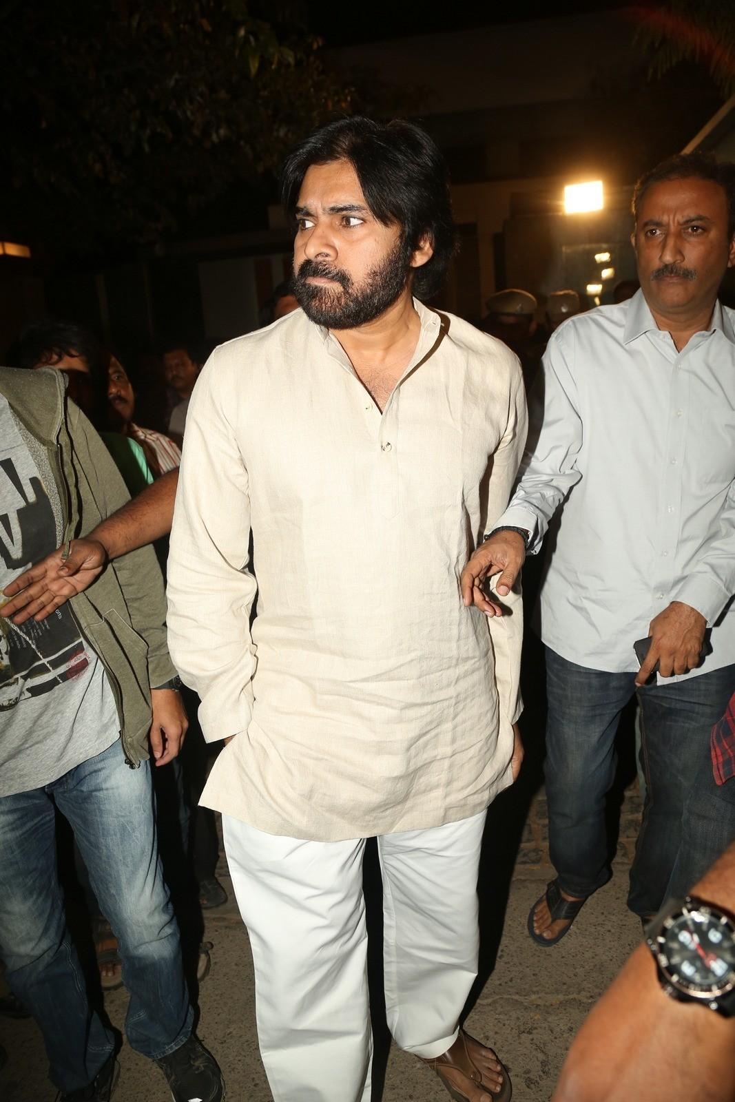 Tollywood Celebs Pay Tribute To Ramanaidu