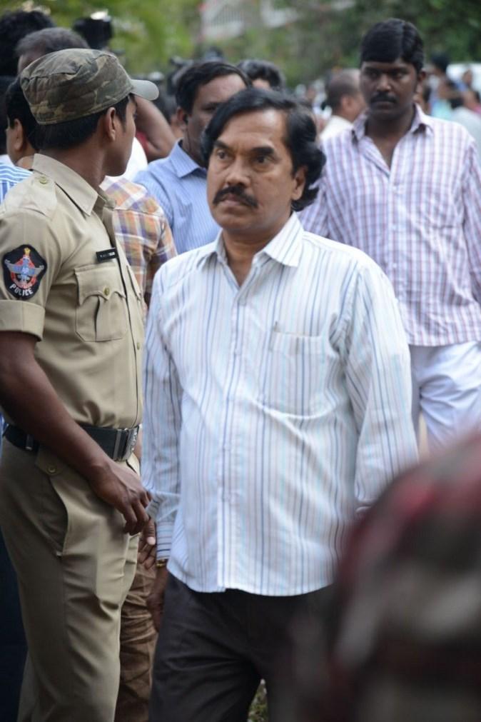 Tollywood Celebs Pay Tribute To Ramanaidu