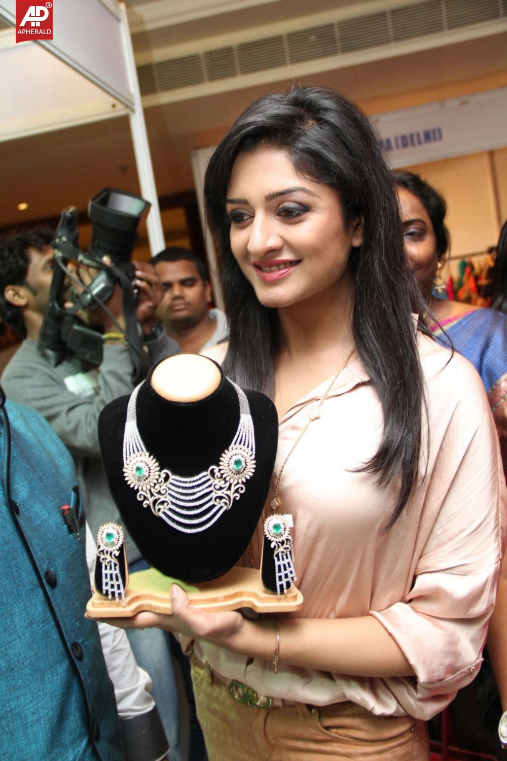 Vimala Raman Inaugurates Trendz Life Style Expo 2014