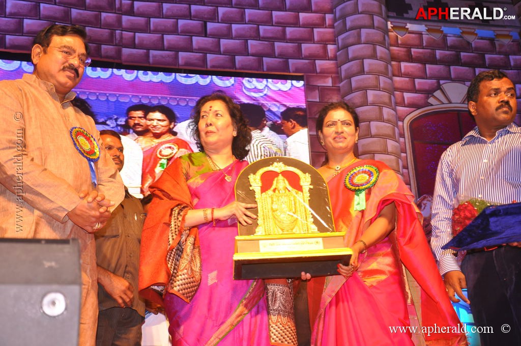 TV Nandi Awards 2011 Photos