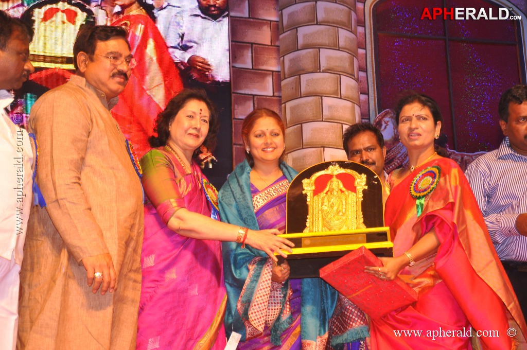 TV Nandi Awards 2011 Photos