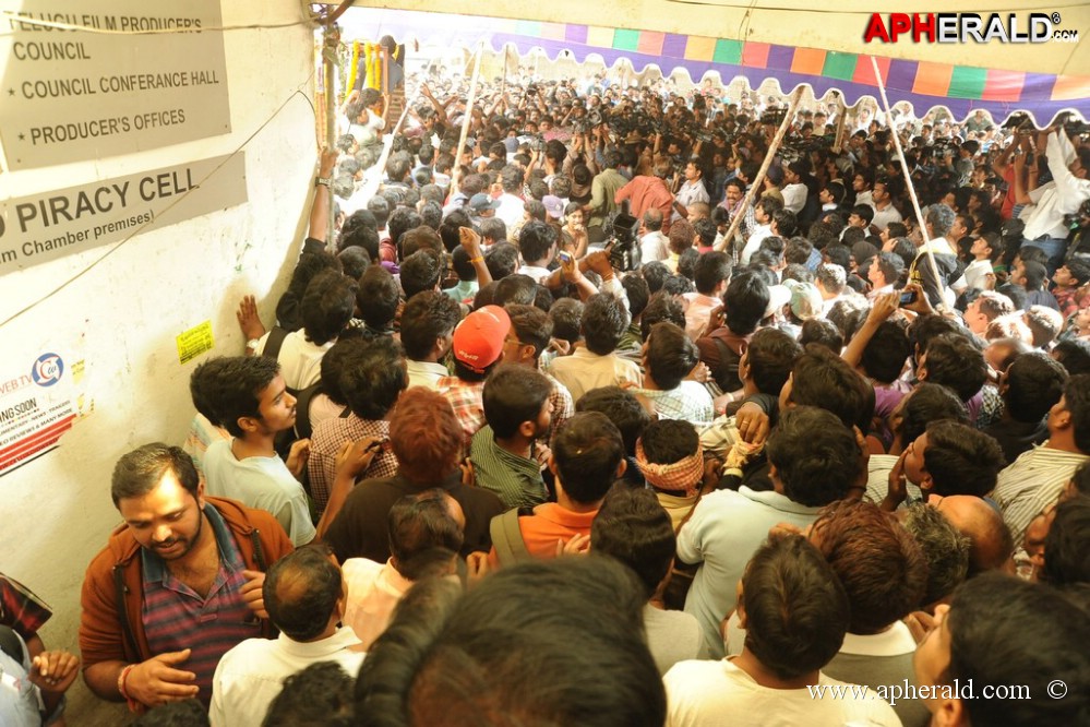 Uday Kiran Condolences Photos 1