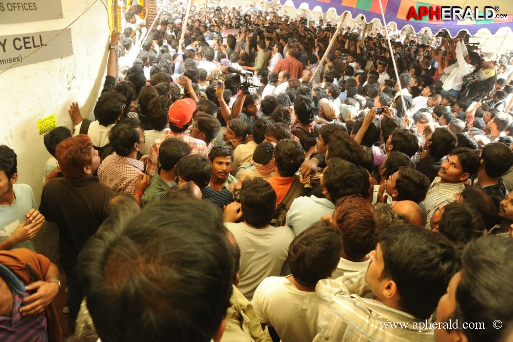 Uday Kiran Condolences Photos 1