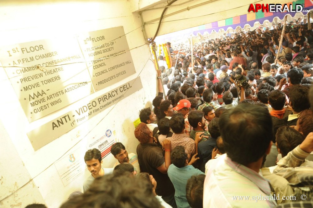 Uday Kiran Condolences Photos 1