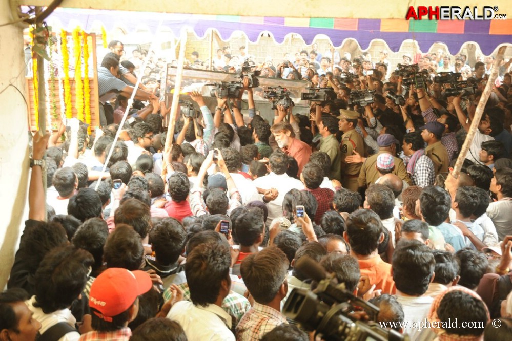 Uday Kiran Condolences Photos 1