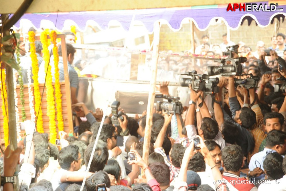 Uday Kiran Condolences Photos 1