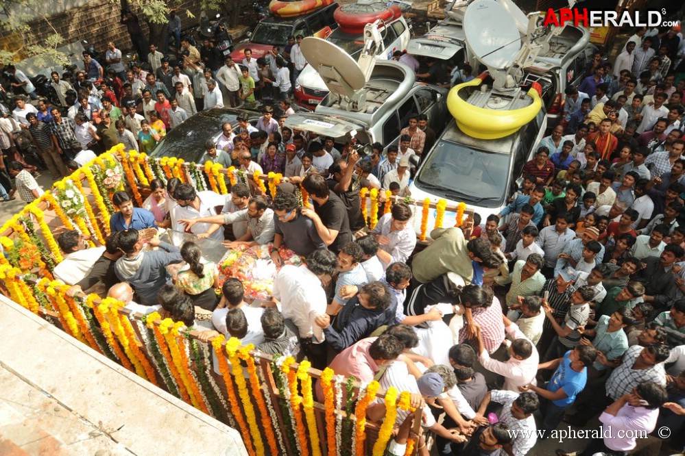 Uday Kiran Condolences Photos 1