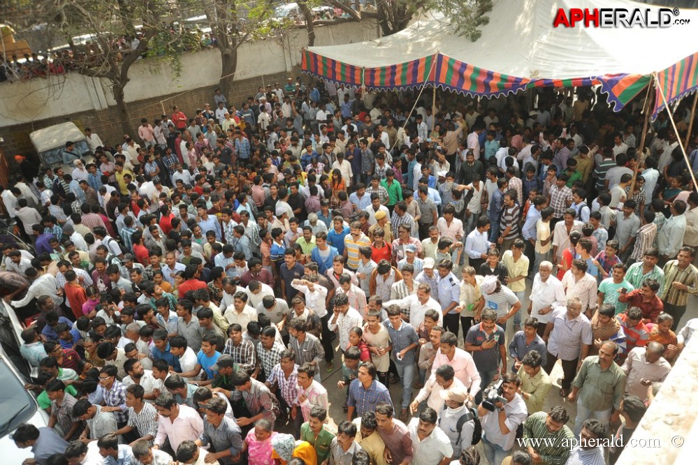 Uday Kiran Condolences Photos 1