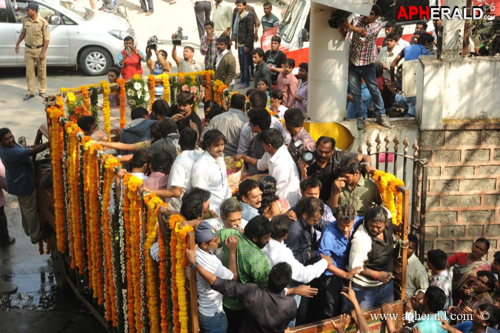 Uday Kiran Condolences Photos 1