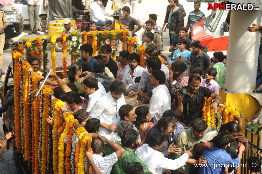 Uday Kiran Condolences Photos 1