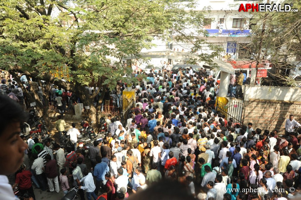 Uday Kiran Condolences Photos 1