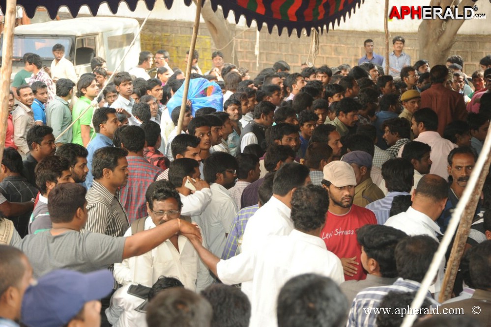 Uday Kiran Condolences Photos 1