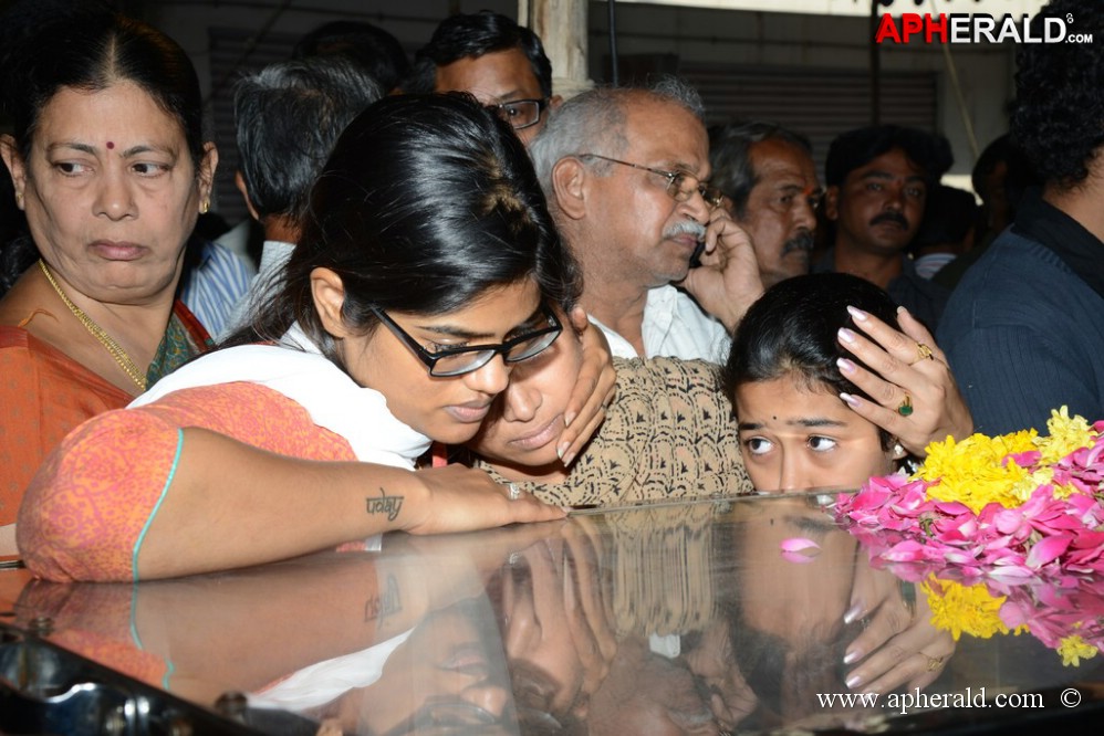 Uday Kiran Condolences Photos 1