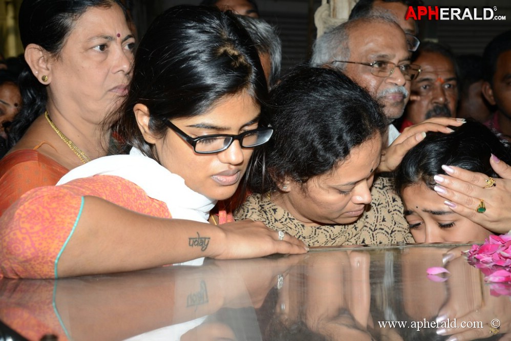 Uday Kiran Condolences Photos 1