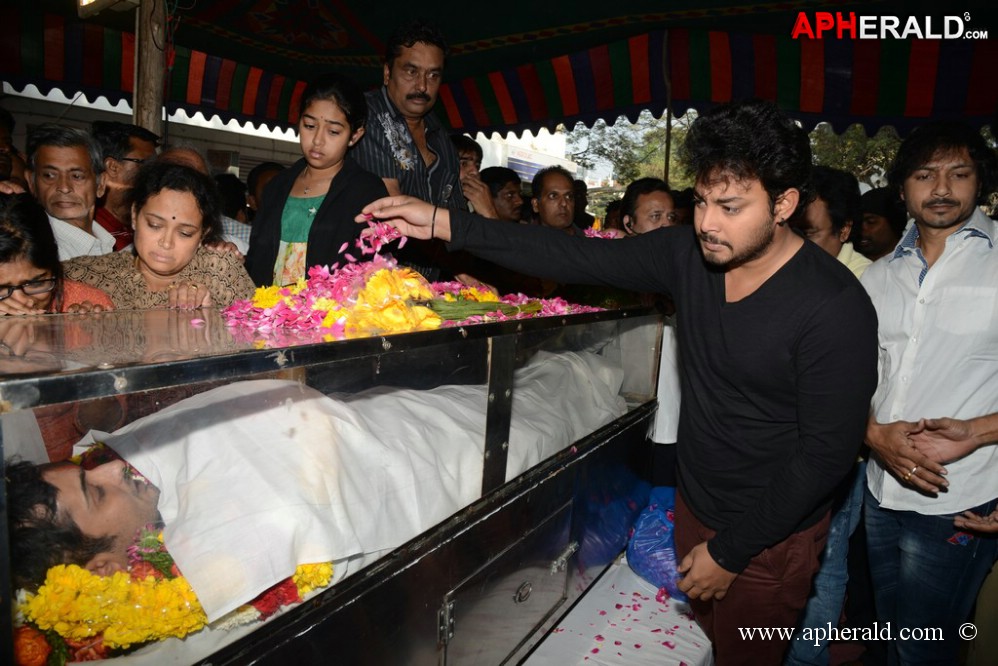 Uday Kiran Condolences Photos