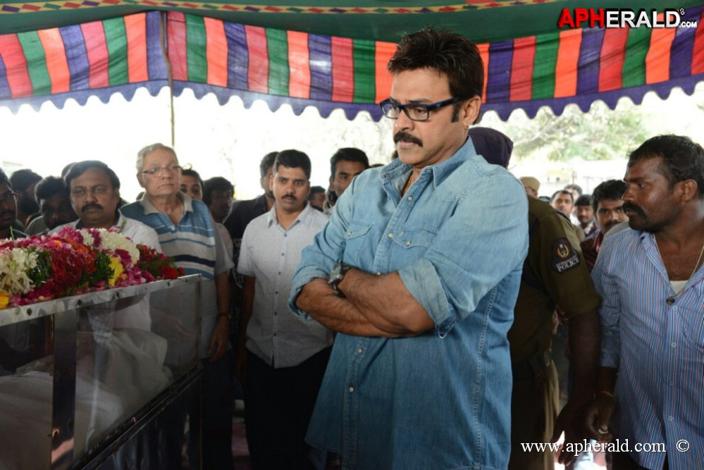 Uday Kiran Condolences Photos