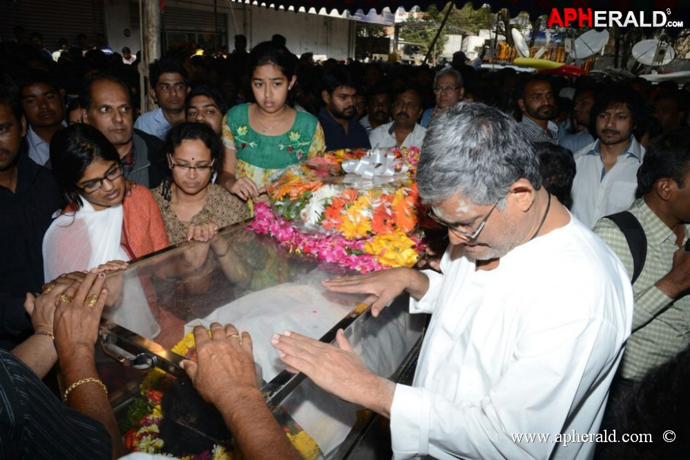 Uday Kiran Condolences Photos