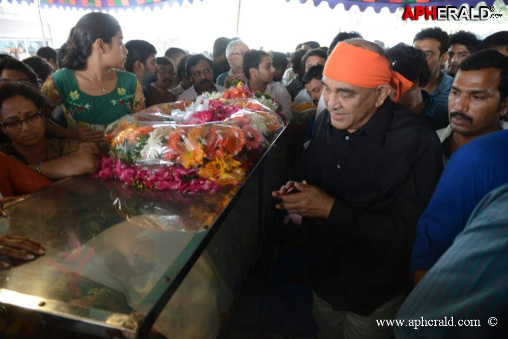 Uday Kiran Condolences Photos