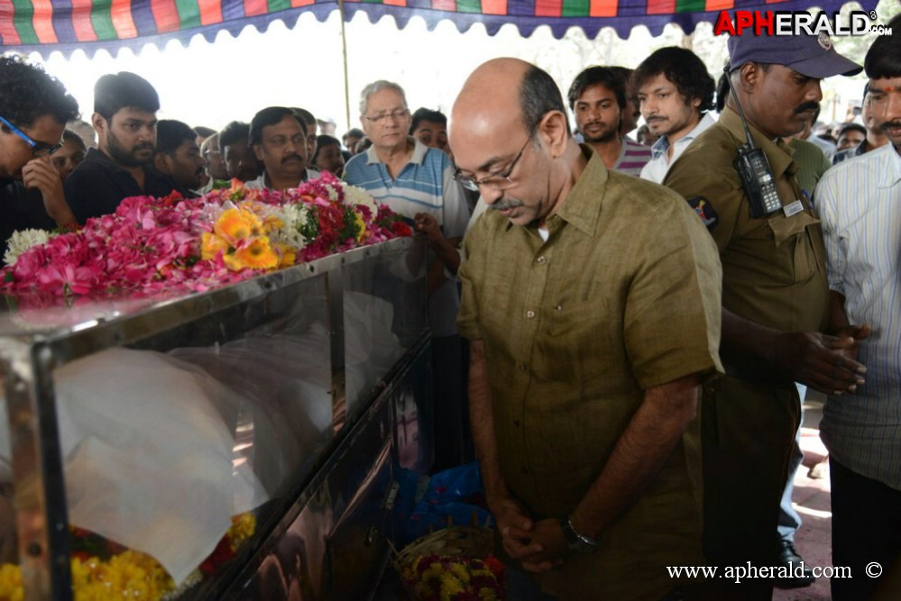 Uday Kiran Condolences Photos