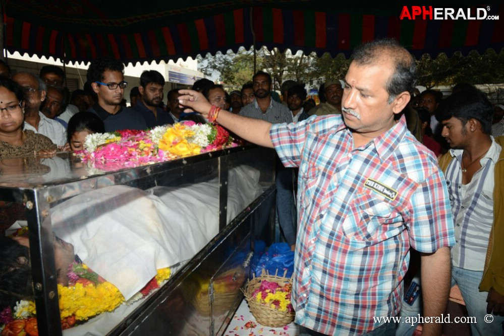 Uday Kiran Condolences Photos