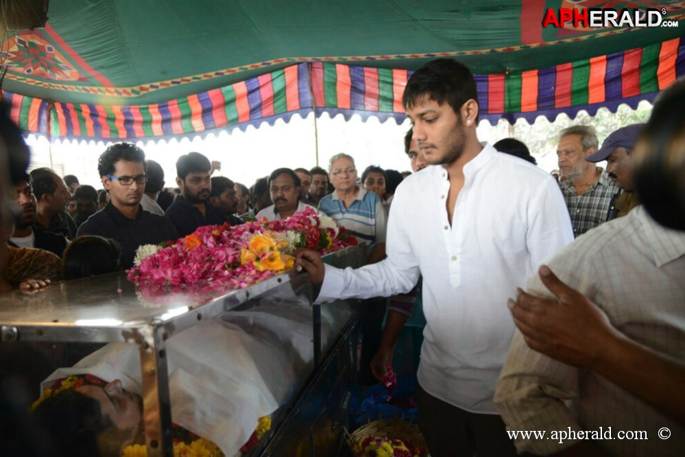 Uday Kiran Condolences Photos