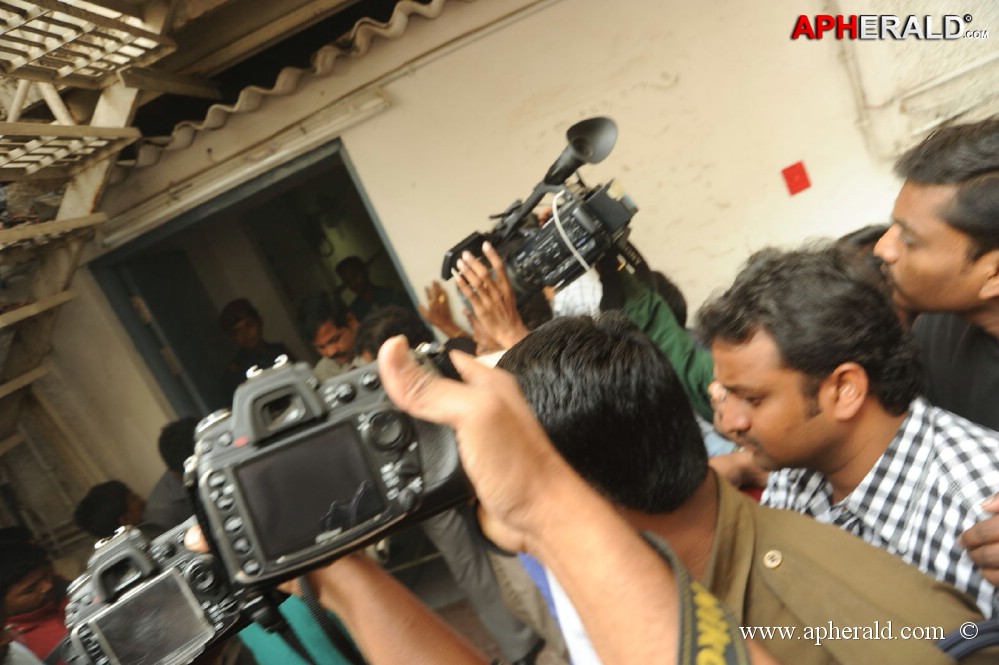 uday kiran dead body photos in apollo