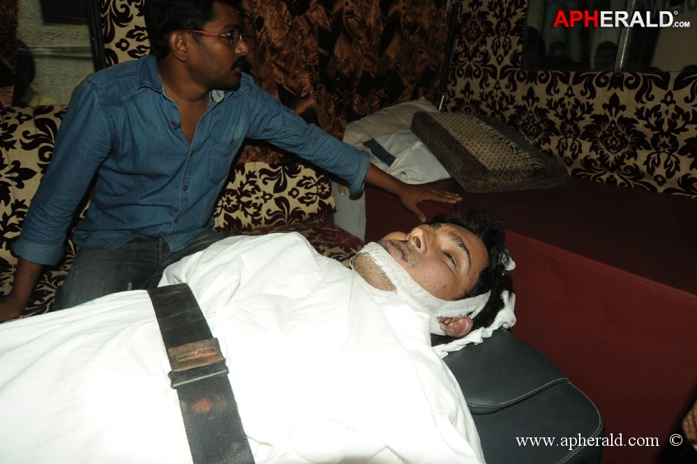 uday kiran dead body photos in apollo