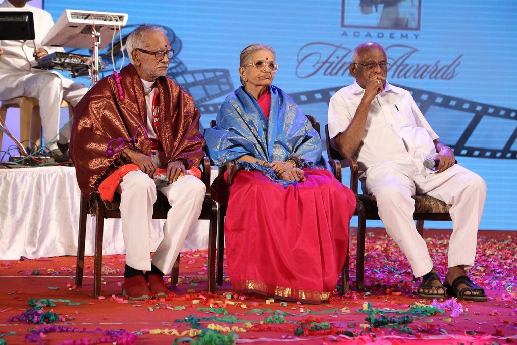 V4 Entertainers Film Awards 2014