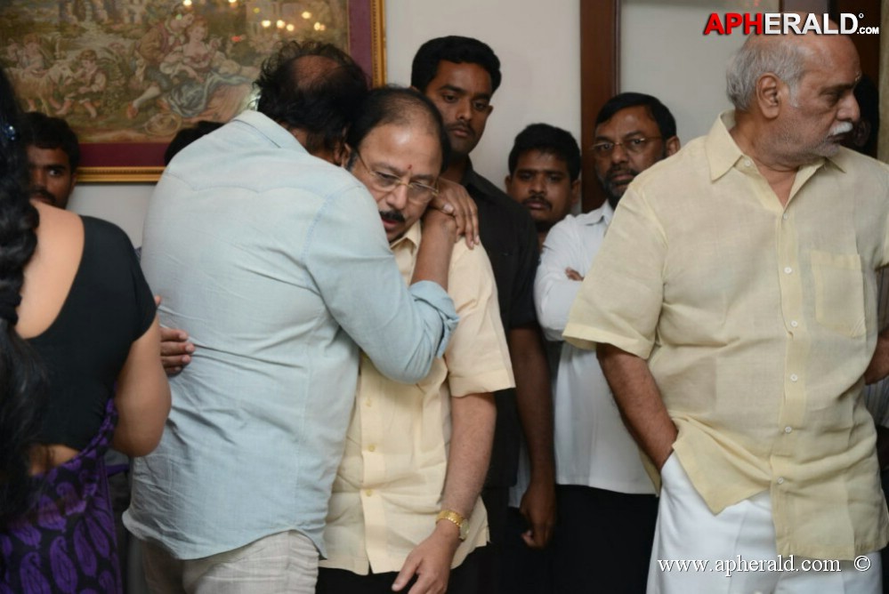 Vadde Ramesh Condolences Photos