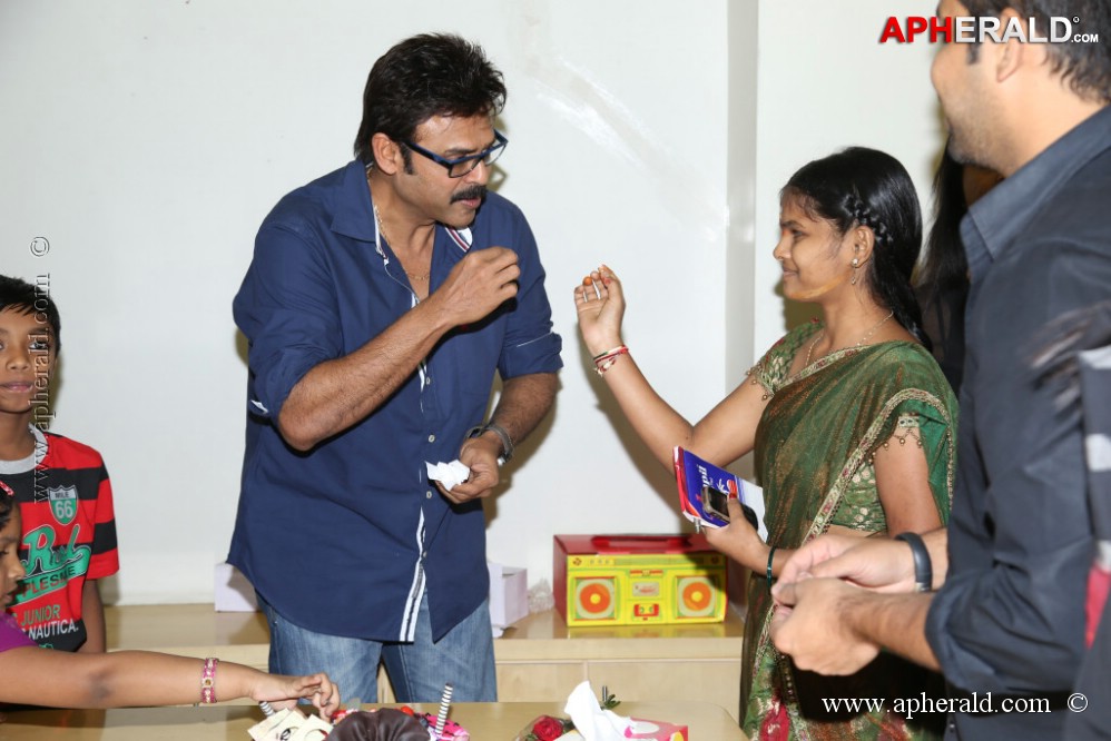 Venkatesh Promotes Masala at Radio Mirchi