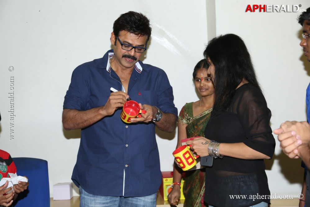 Venkatesh Promotes Masala at Radio Mirchi