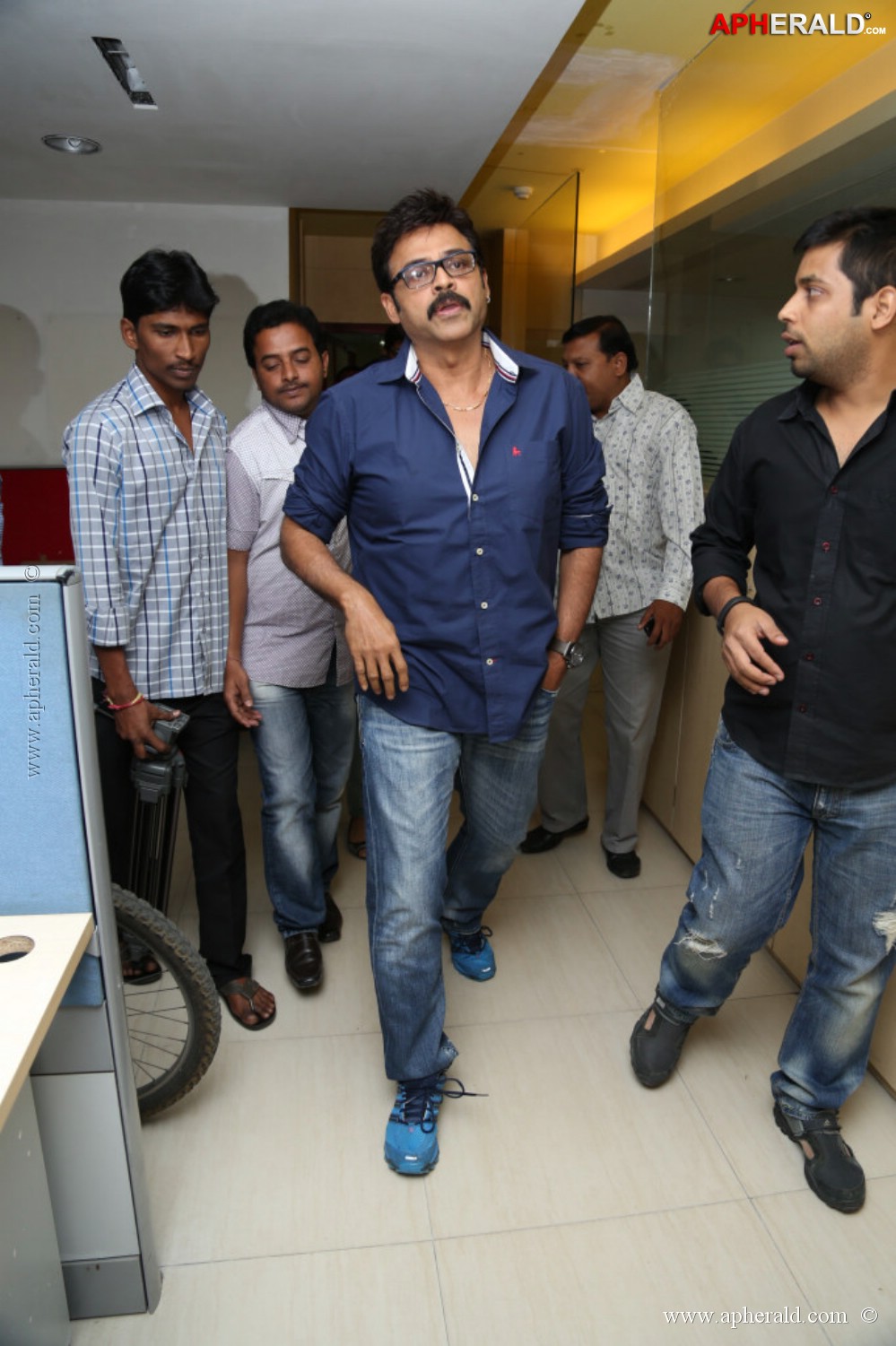 Venkatesh Promotes Masala at Radio Mirchi