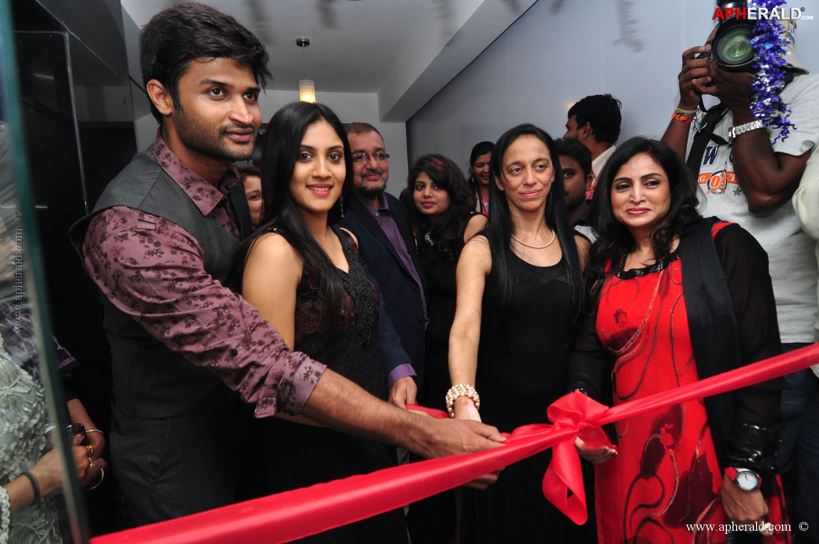 Vestitii Designer Store Launch