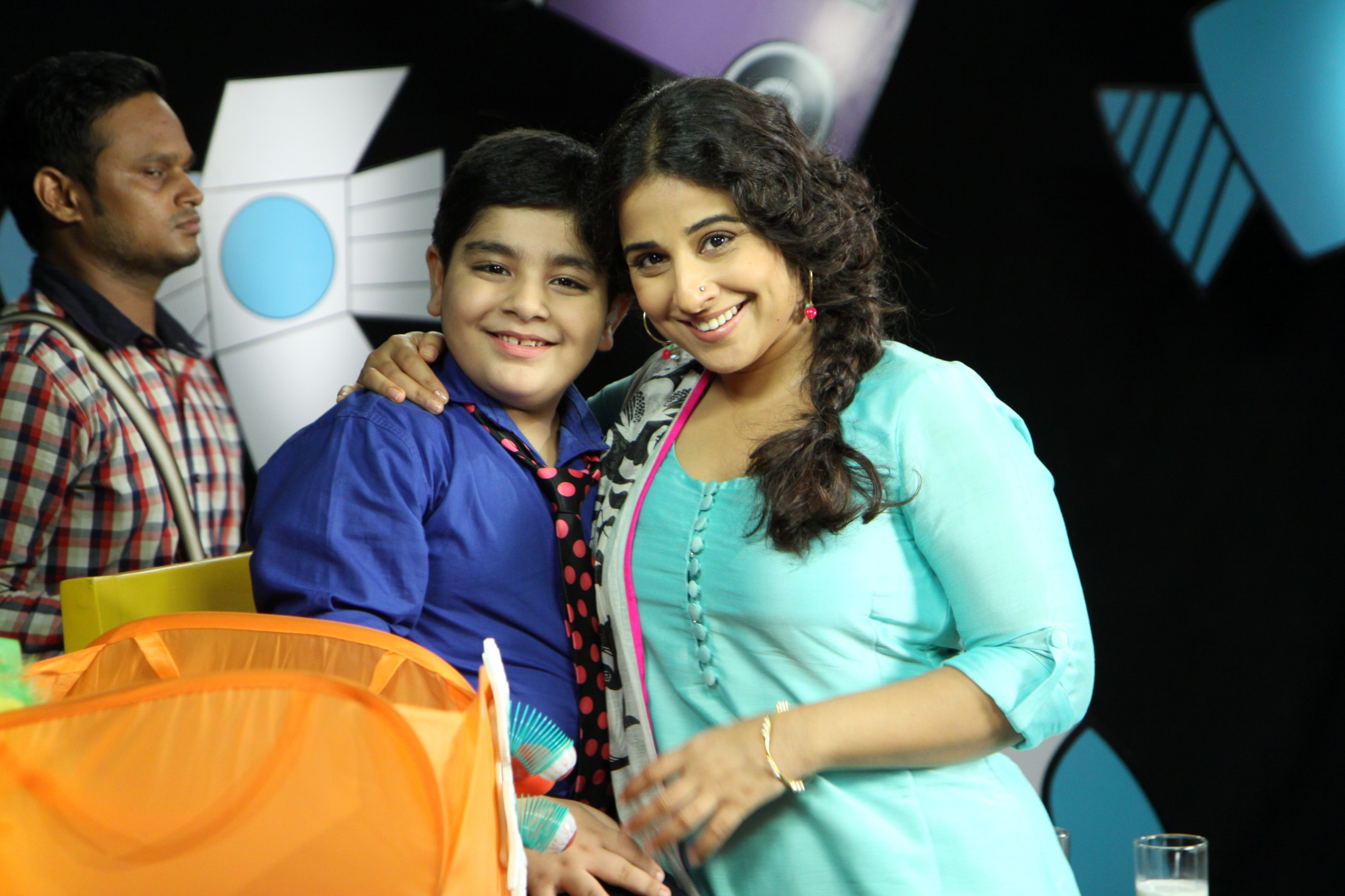 Vidya Balan Promoting Film Bobby Jasoos On Disney Show Captain Tiao