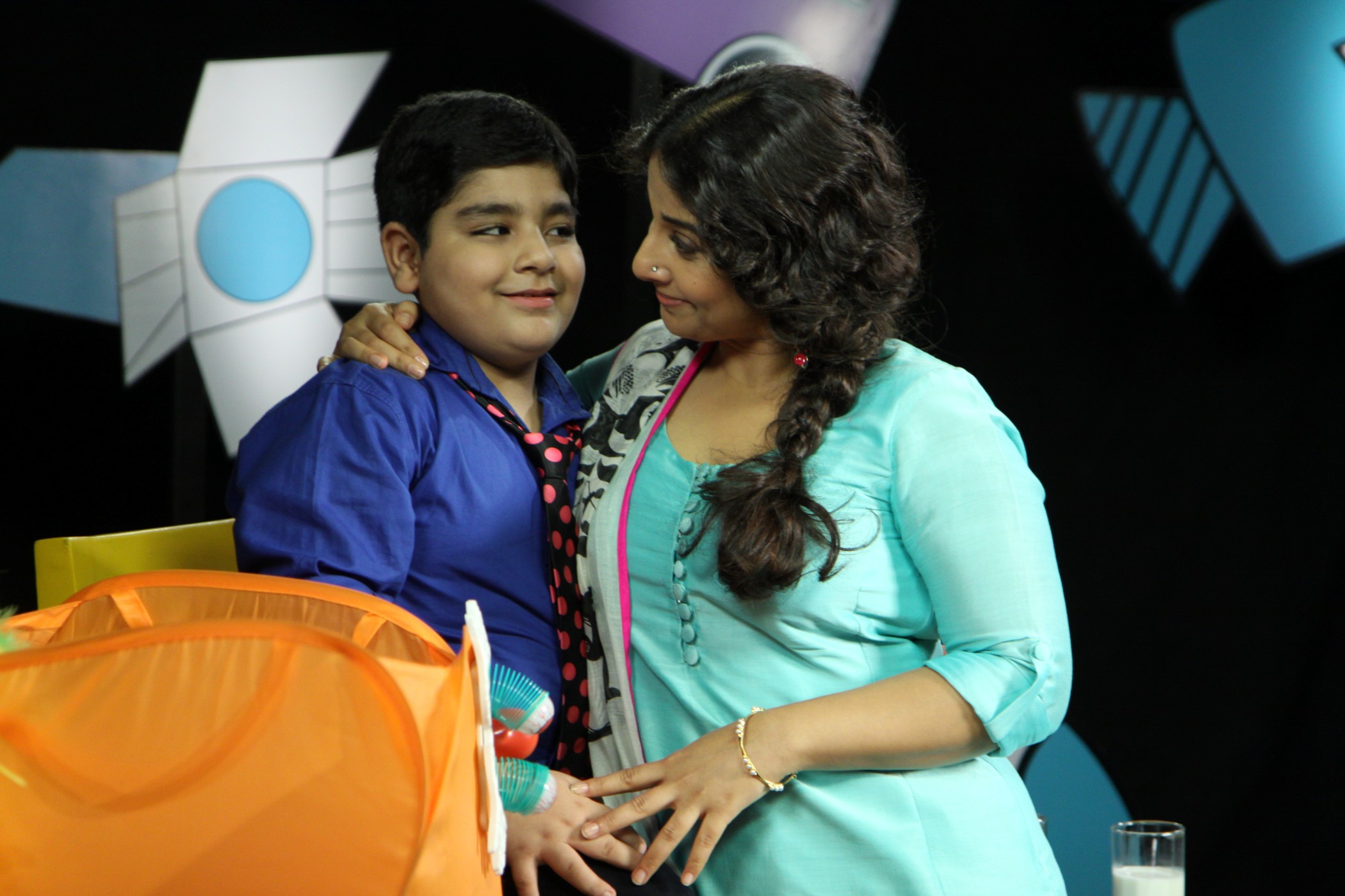Vidya Balan Promoting Film Bobby Jasoos On Disney Show Captain Tiao