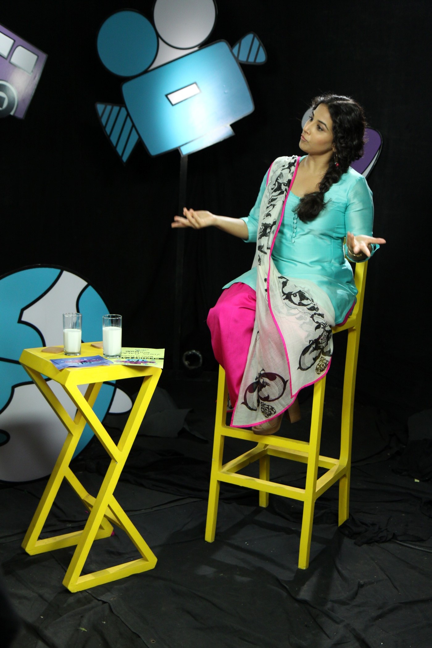 Vidya Balan Promoting Film Bobby Jasoos On Disney Show Captain Tiao