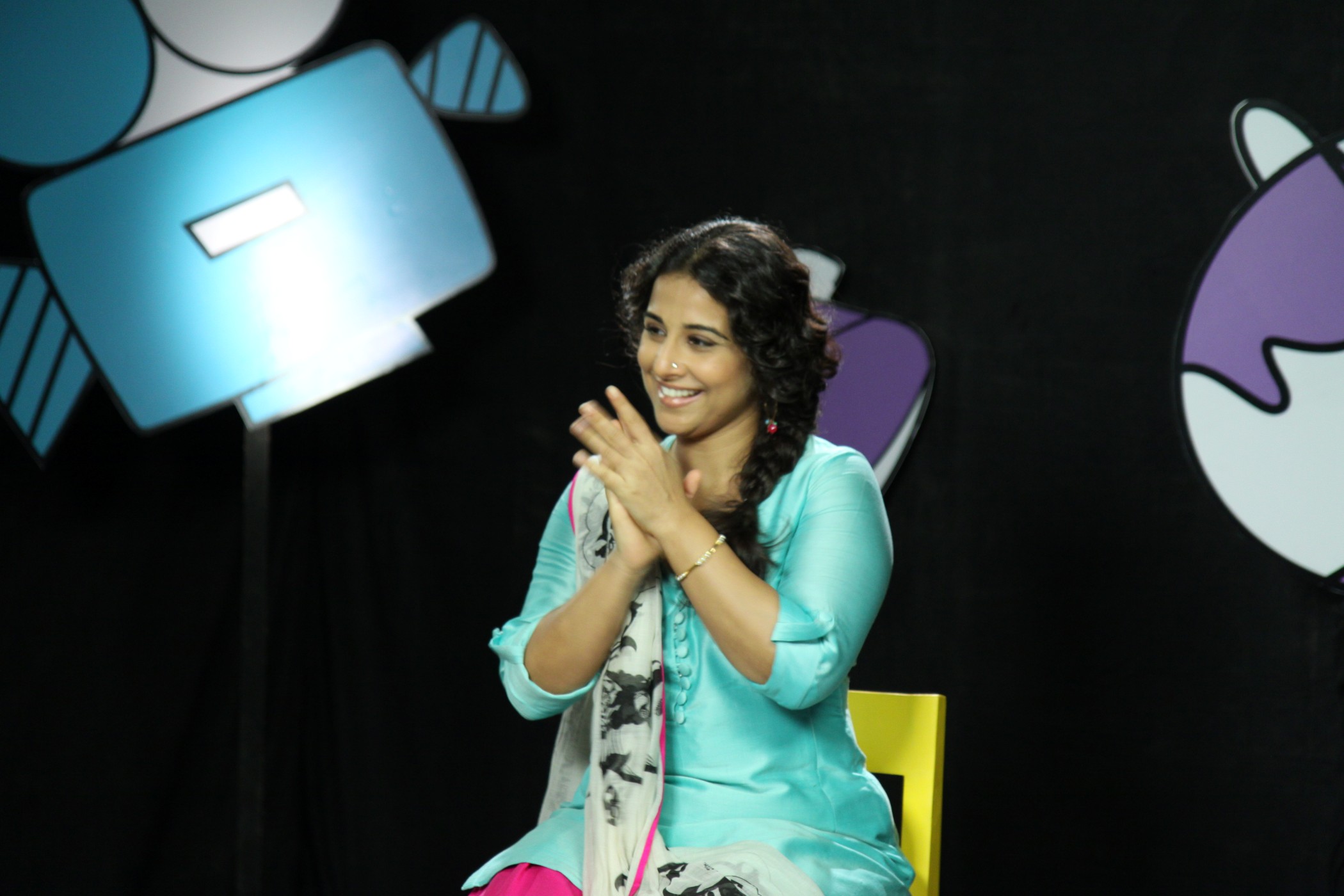 Vidya Balan Promoting Film Bobby Jasoos On Disney Show Captain Tiao