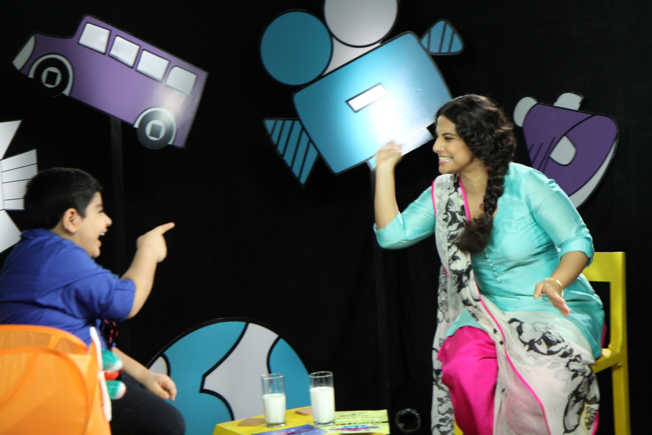 Vidya Balan Promoting Film Bobby Jasoos On Disney Show Captain Tiao