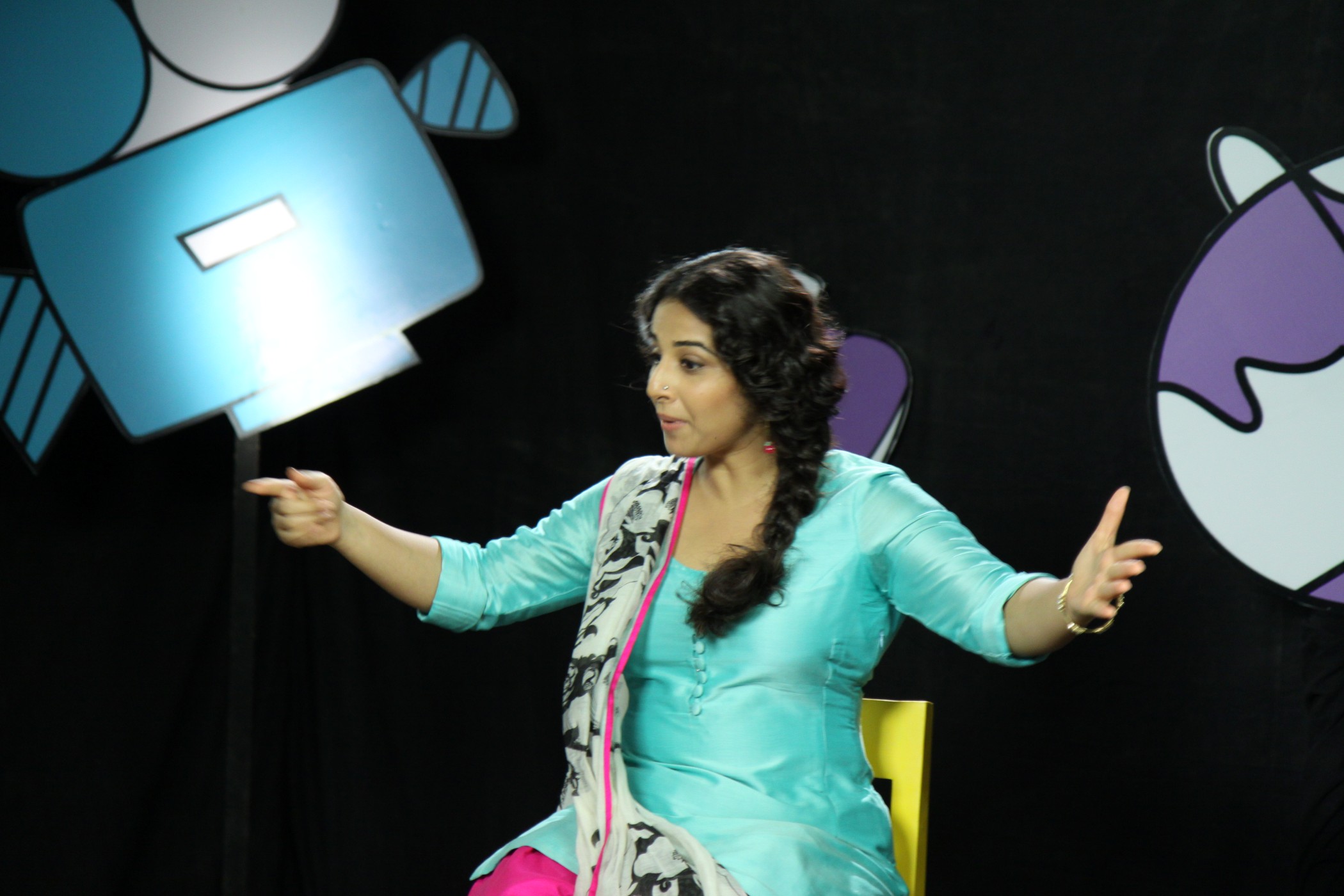 Vidya Balan Promoting Film Bobby Jasoos On Disney Show Captain Tiao